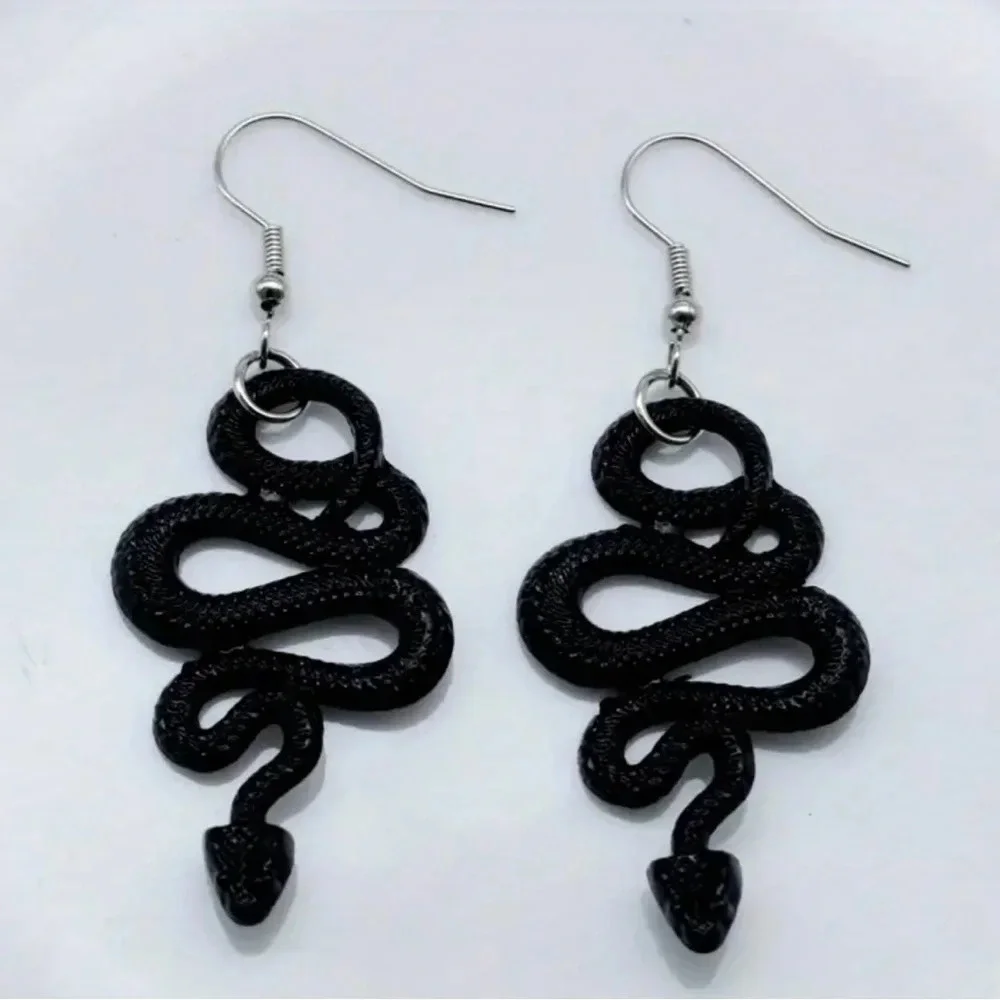 Black mumba‎ earrings